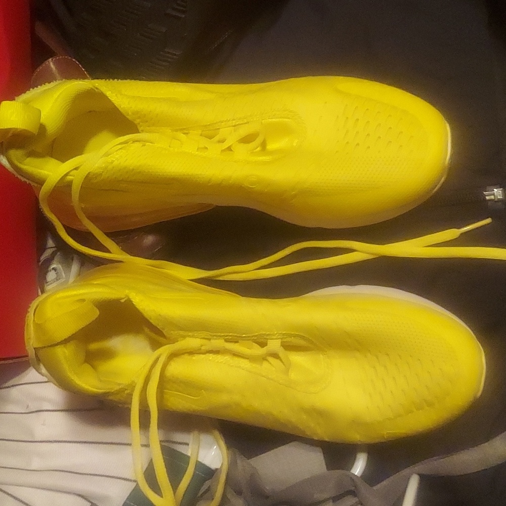 Yellow nike airmax z7c